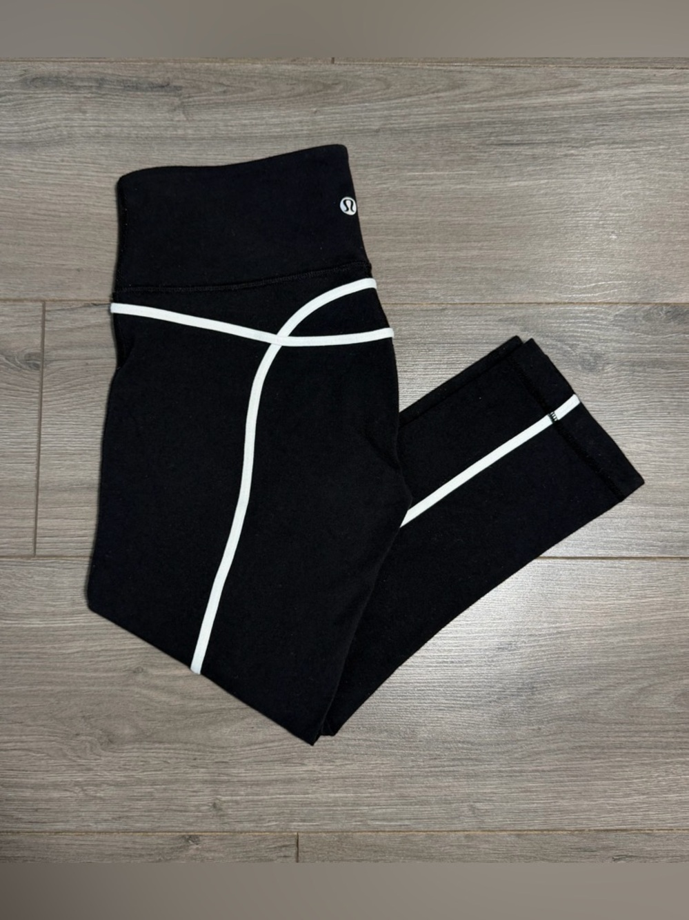 LULULEMON Y2K Vintage below the knee Black Leggings with White Piping